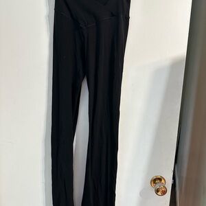 Black High-Waisted Crossover Leggings